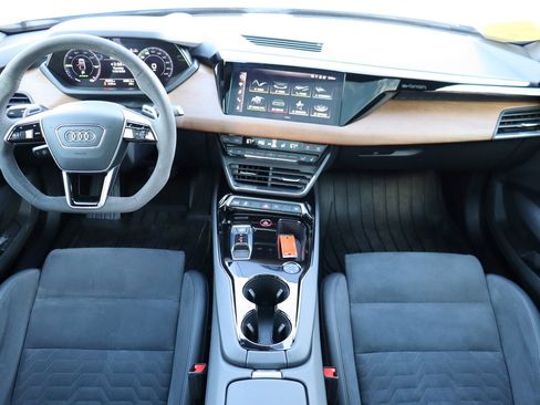 Used 2022 Audi e-tron GT Premium Plus image 9