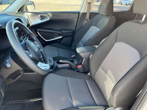 Used 2025 Kia Soul LX w/ LX Technology Package image 34