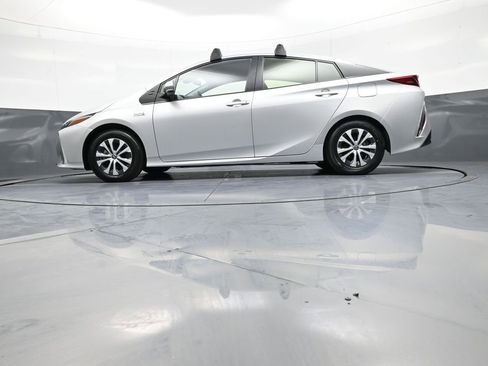 Used 2022 Toyota Prius Prime LE FWD image 33