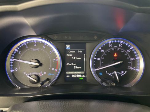 Used 2019 Toyota Highlander SE image 22