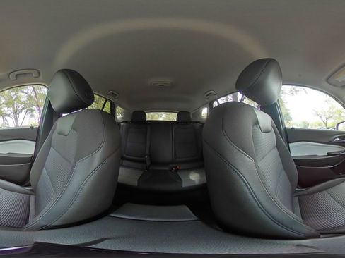 Used 2025 Chevrolet Trax LT w/ LT Convenience Package image 37