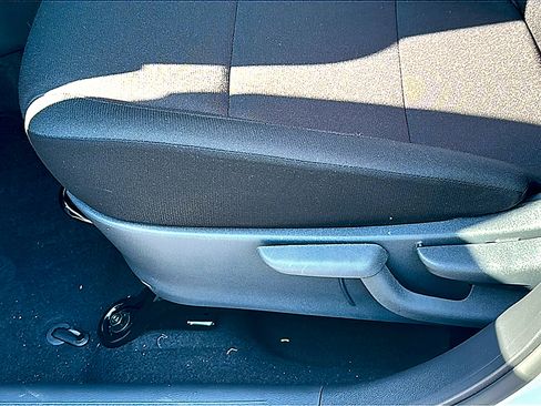 New 2025 Nissan Kicks Play S image 12