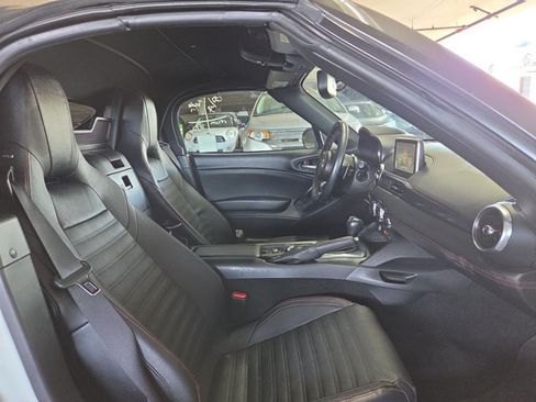 Used 2017 FIAT 124 Spider Abarth RWD image 16