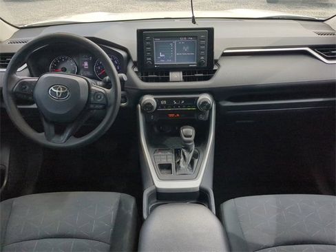 Used 2020 Toyota RAV4 XLE image 18