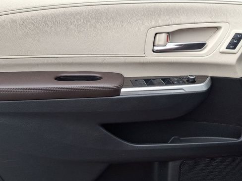 Used 2022 Toyota Sienna Platinum image 13