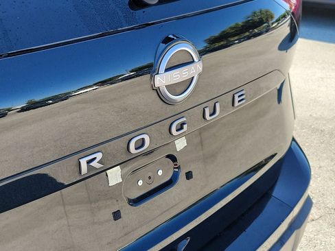 Used 2025 Nissan Rogue SV image 6