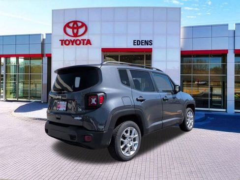 Used 2022 Jeep Renegade Latitude w/ Convenience Group AWD/4WD image 3
