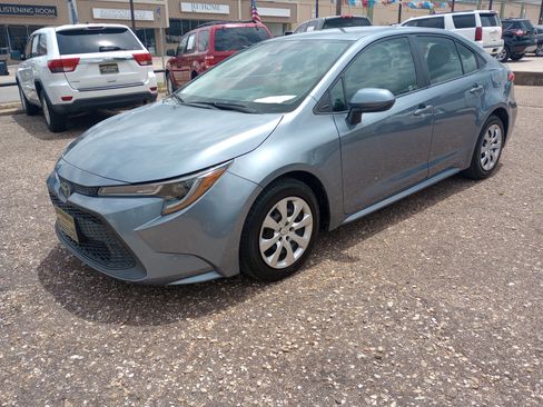 Used 2020 Toyota Corolla LE FWD image 3