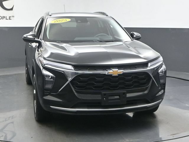 Used 2025 Chevrolet Trax LT FWD image 56