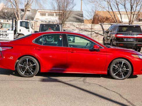Used 2018 Toyota Camry XSE image 4