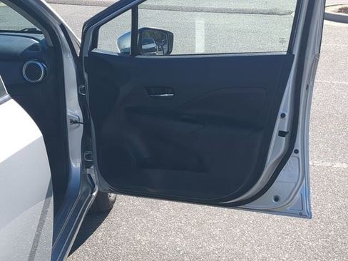 Used 2023 Nissan Versa SV image 39