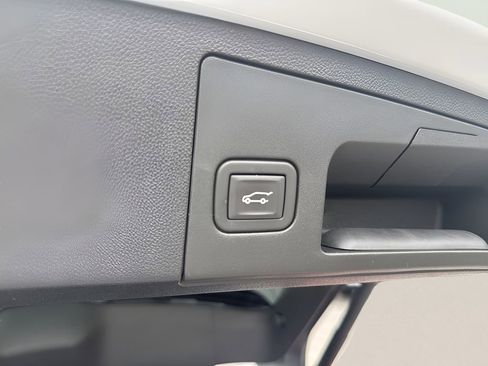 Certified 2024 Cadillac XT4 Luxury w/ Cold Weather Package image 11