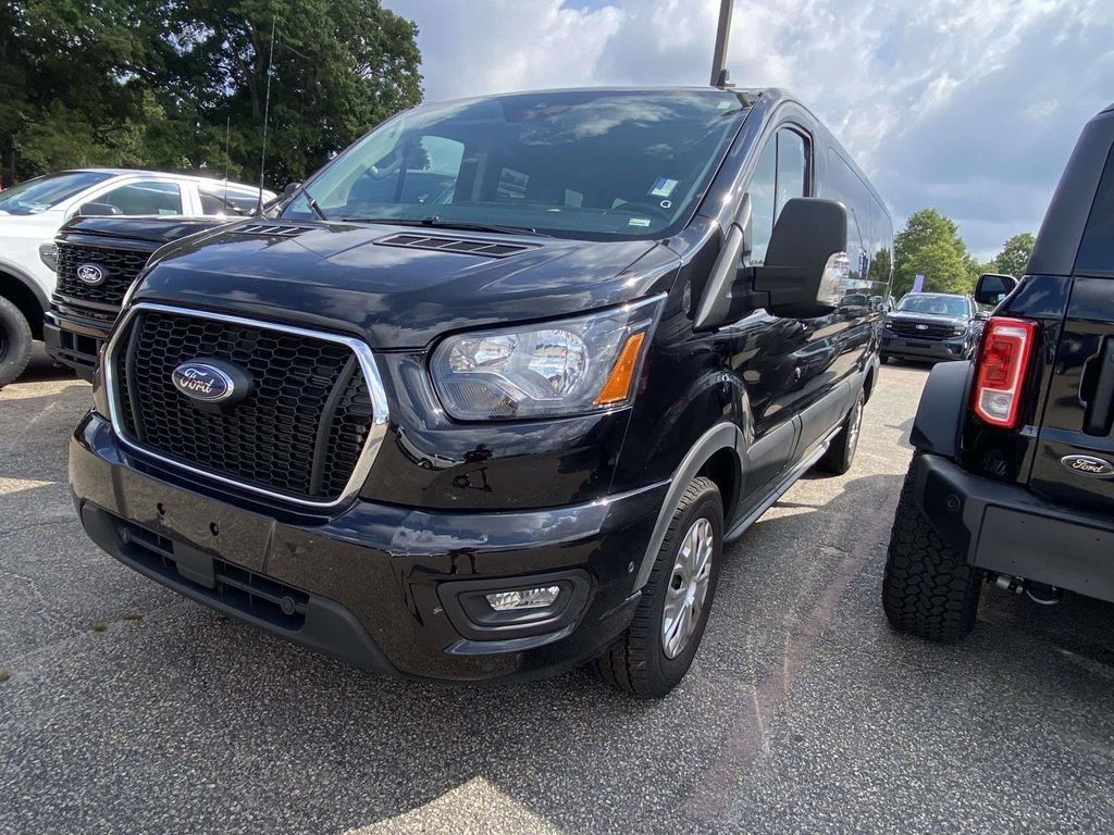 Used 2025 Ford Transit 350 XLT RWD image 3