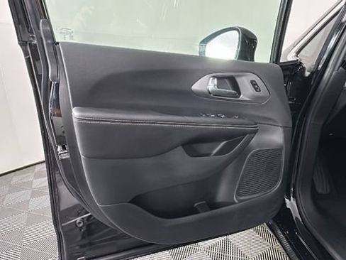 New 2026 Chrysler Pacifica Select FWD image 19
