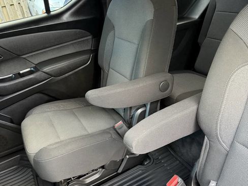 Used 2023 Chevrolet Traverse LT image 10