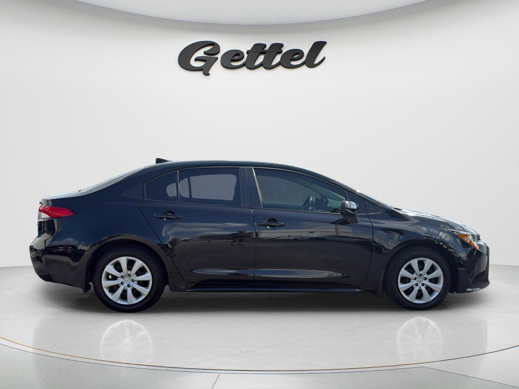 Used 2026 Toyota Corolla LE FWD image 4