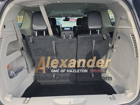 Used 2024 Chrysler Pacifica Touring-L image 7