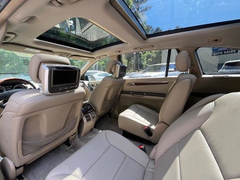 Used 2011 Mercedes-Benz R 350 4MATIC image 23