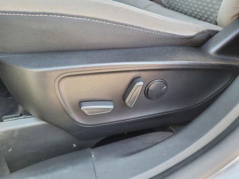 Used 2022 Ford Escape SE w/ Convenience Package FWD image 11