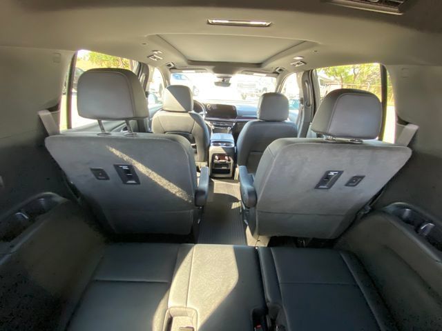 Used 2024 Chevrolet Traverse RS w/ LPO, Floor Liner Package FWD image 17