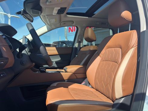 New 2026 Nissan Pathfinder Platinum image 10