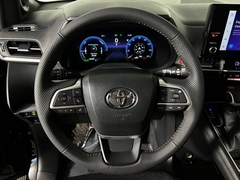 Used 2026 Toyota Sienna Limited FWD image 16