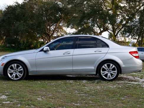 Used 2010 Mercedes-Benz C 300 Sedan image 3