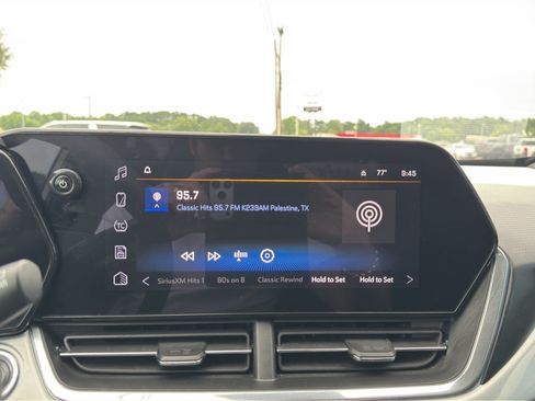Used 2025 Chevrolet Trax LT FWD image 23
