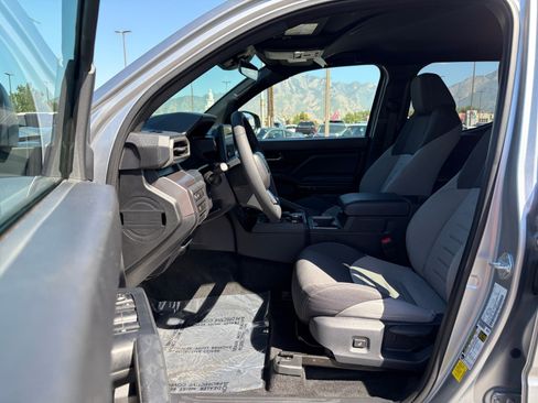 Used 2025 Toyota Tacoma TRD Sport AWD/4WD image 11