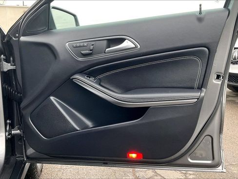 Used 2017 Mercedes-Benz GLA 250 4MATIC image 19