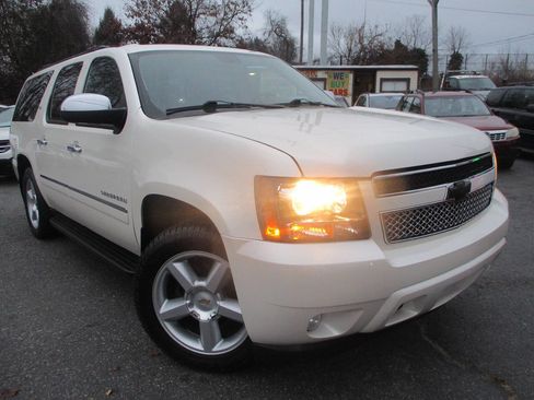 Used 2011 Chevrolet Suburban LTZ image 2