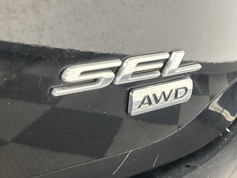 Used 2018 Ford Edge SEL AWD/4WD image 29