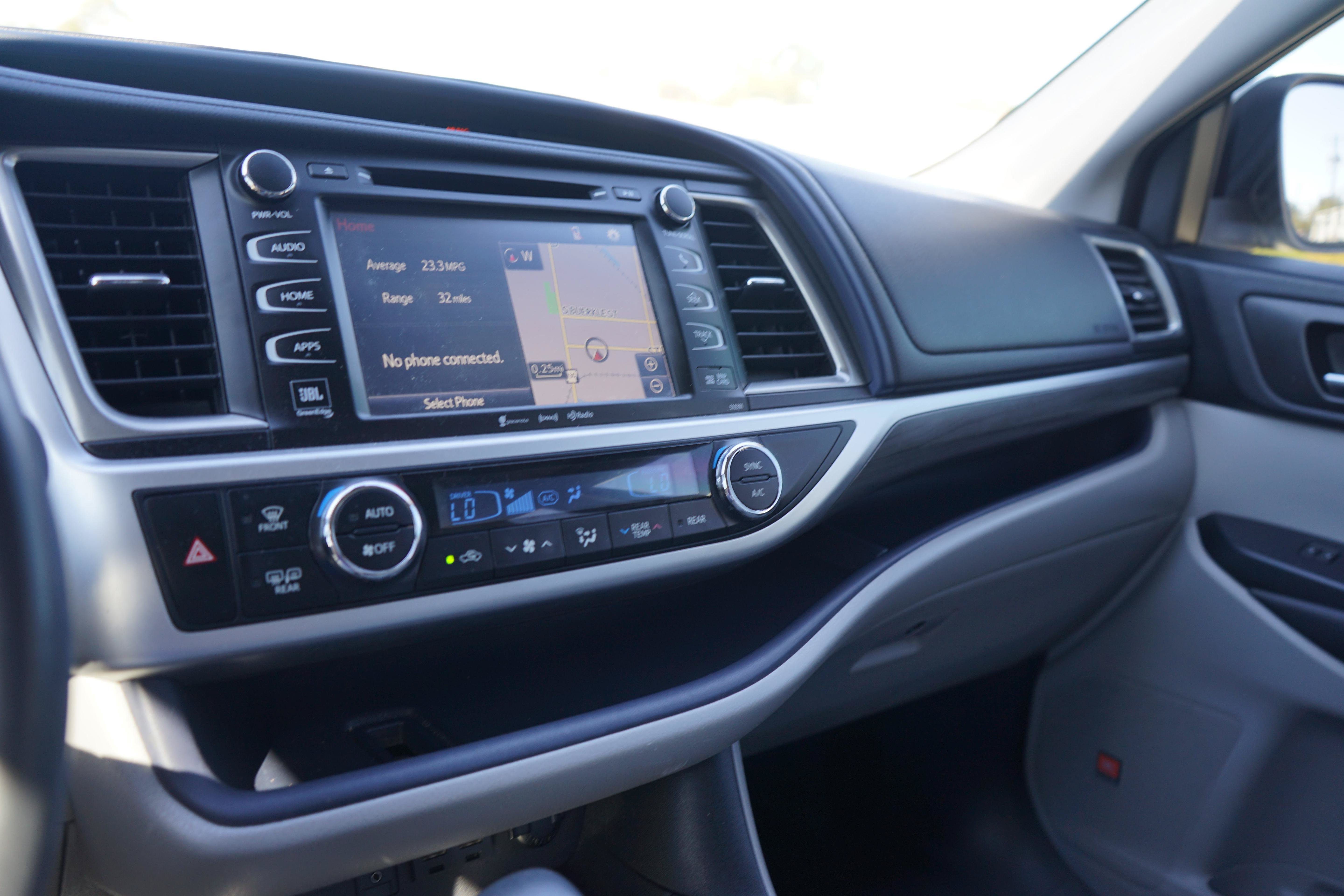 Used 2019 Toyota Highlander Limited FWD image 17