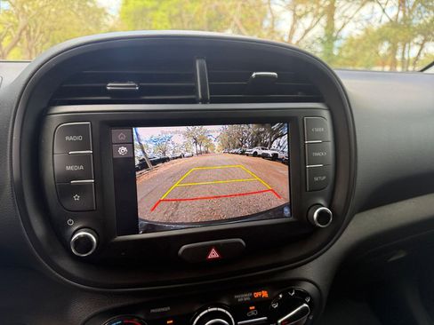 Used 2025 Kia Soul LX w/ LX Technology Package image 17