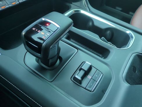 Used 2025 GMC Sierra 1500 Denali Ultimate image 11