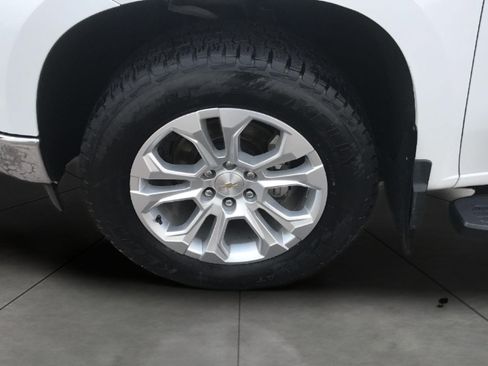 Used 2023 Chevrolet Silverado 1500 LTZ w/ LTZ Convenience Package II AWD/4WD image 2
