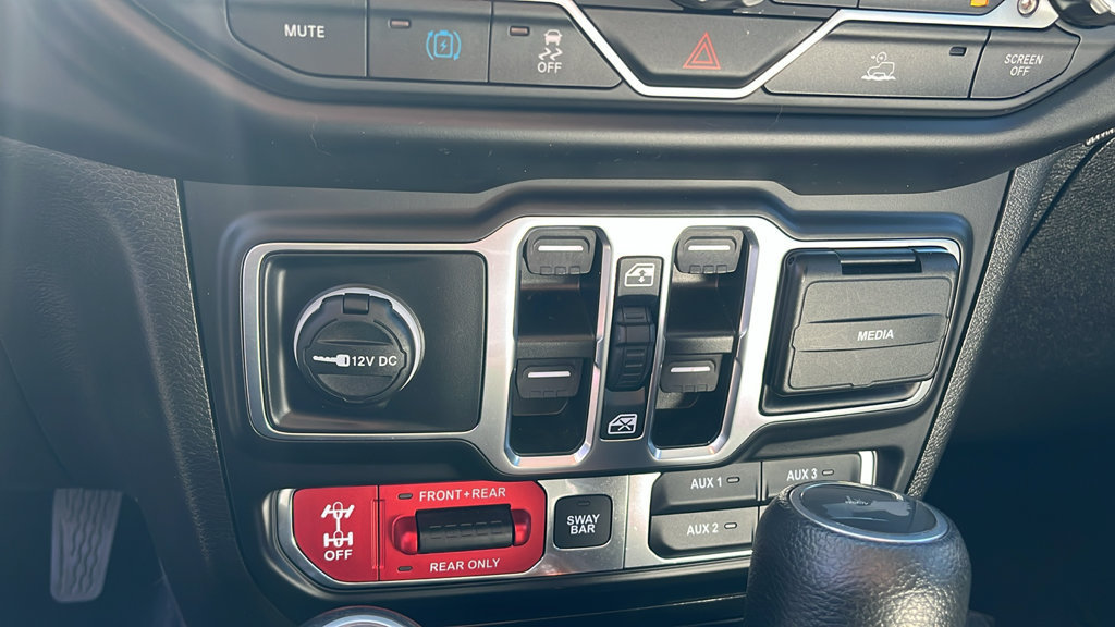 Used 2023 Jeep Wrangler Unlimited Rubicon 4xe AWD/4WD image 15