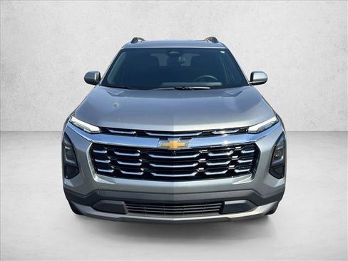 Used 2025 Chevrolet Equinox LT image 2