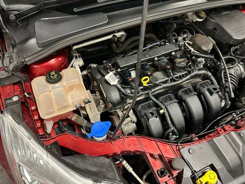 Used 2014 Ford Focus SE w/ SE Sport Package image 60