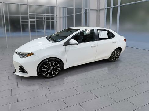 Used 2017 Toyota Corolla XSE image 4