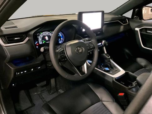 Used 2025 Toyota RAV4 XSE w/ Weather Package AWD/4WD image 18
