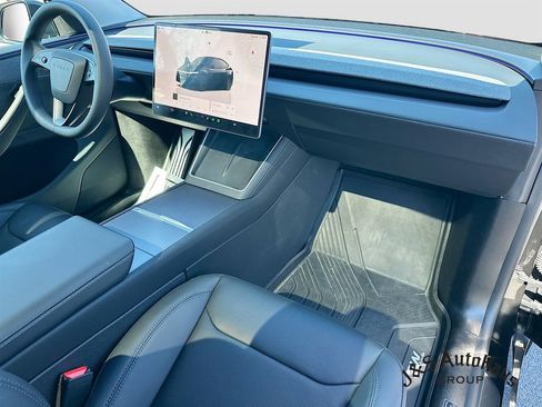 Used 2026 Tesla Model Y AWD image 37