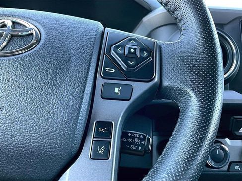 Used 2021 Toyota Tacoma TRD Sport w/ TRD Premium Sport Package AWD/4WD image 17