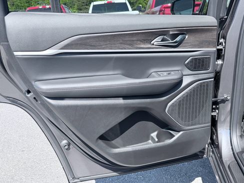 New 2026 Jeep Grand Cherokee L Limited RWD image 33