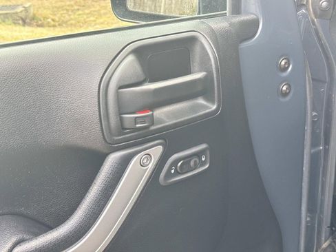 Used 2017 Jeep Wrangler Unlimited Sahara w/ Max Tow Package image 20