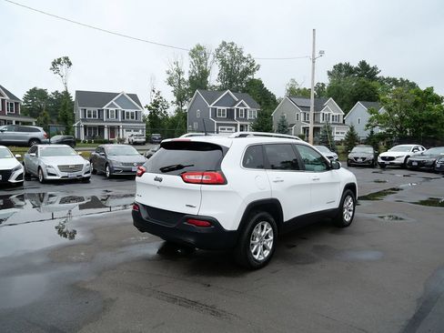 Used 2016 Jeep Cherokee Latitude w/ Safety/Convenience Group AWD/4WD image 6