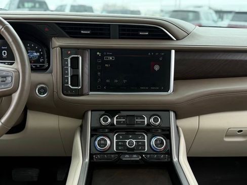 Used 2024 GMC Yukon XL Denali w/ Denali Reserve Package image 33