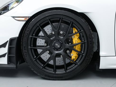 Used 2025 Porsche 718 Cayman GT4 RS RWD image 44