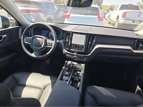 Used 2025 Volvo XC60 B5 Core AWD/4WD image 10