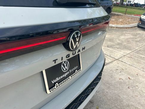 New 2026 Volkswagen Tiguan SE R-Line FWD image 32